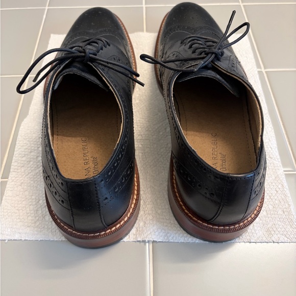 Banana Republic Black Mens Leather Wingtips - Picture 3 of 7